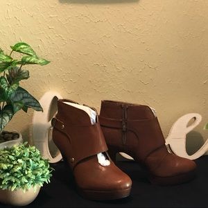 Brown ankle boots/booties